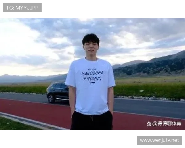 媒体人称杨瀚森英语进步忧虑速度